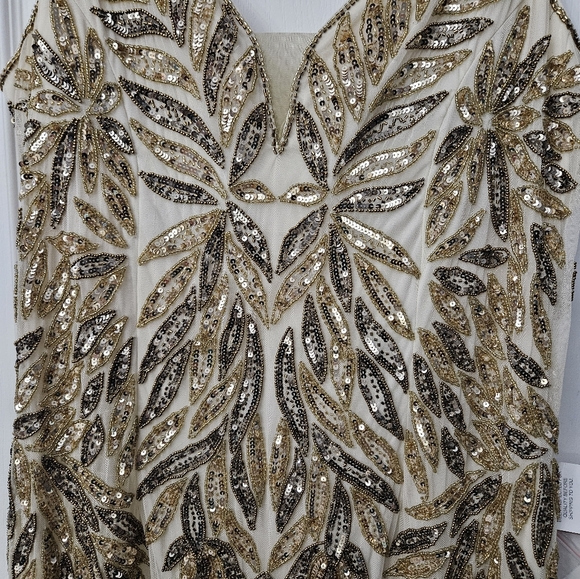 Mac Duggal Embellished Leaf Gown in Gold 16 NWT - Picture 6 of 16